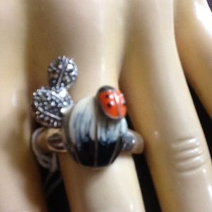 WOMEN'S UNIQUE ENAMEL AND MARCACITE RING 8